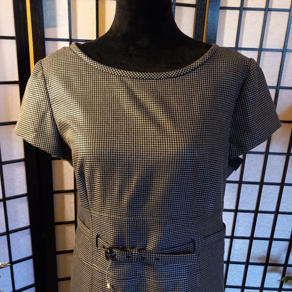 Elegant  Dress by ARMANI COLLEZIONI - Picture 7 of 16